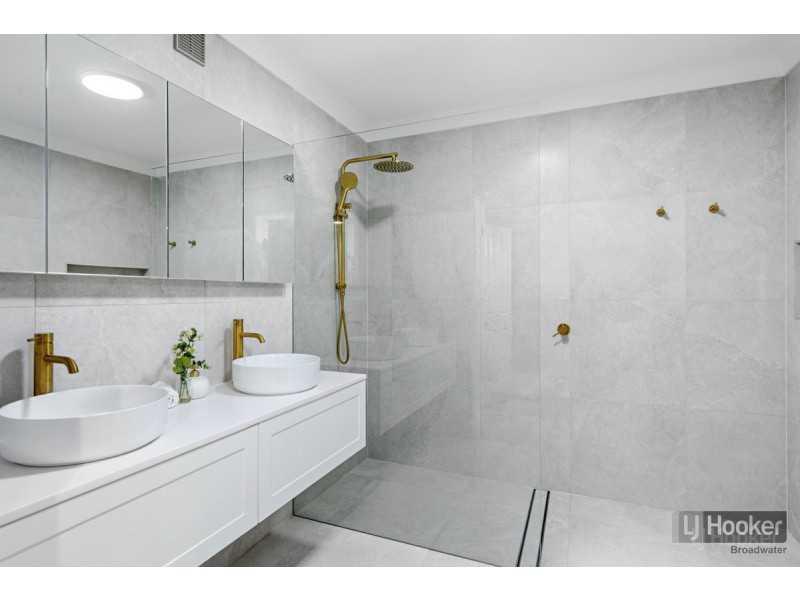 23/82-86 Limetree Parade, Runaway Bay QLD 4216