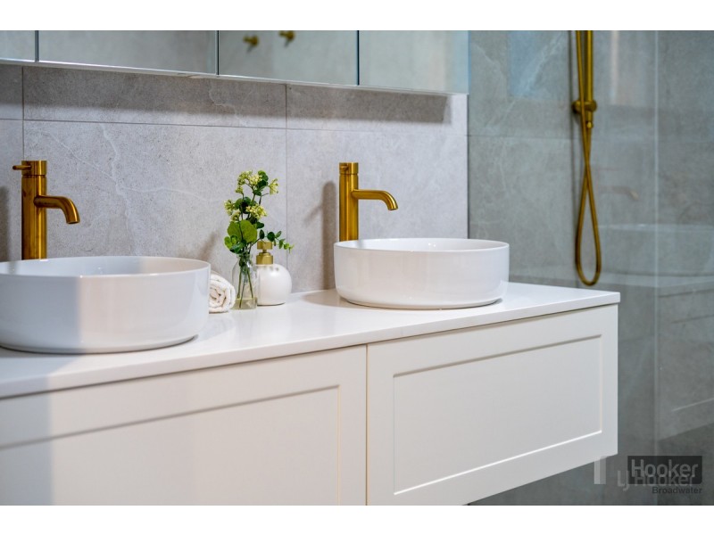 23/82-86 Limetree Parade, Runaway Bay QLD 4216