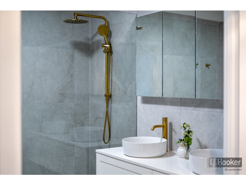 23/82-86 Limetree Parade, Runaway Bay QLD 4216