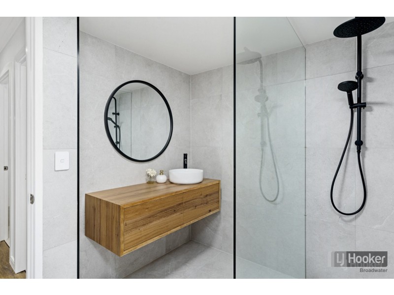 23/82-86 Limetree Parade, Runaway Bay QLD 4216