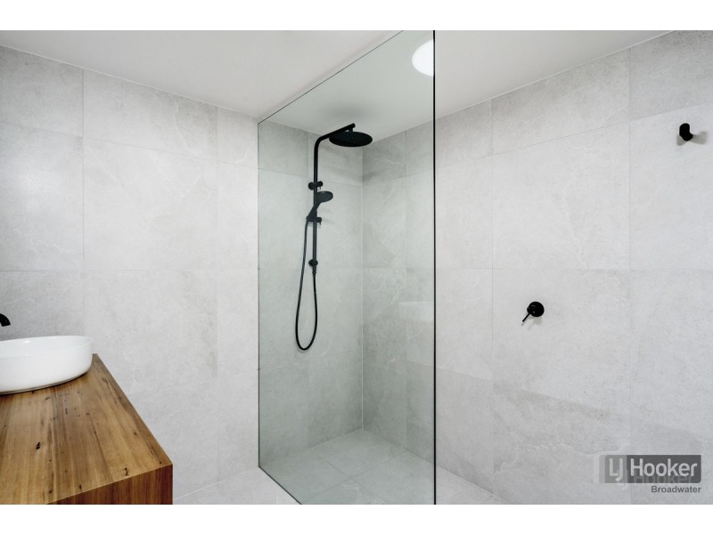 23/82-86 Limetree Parade, Runaway Bay QLD 4216