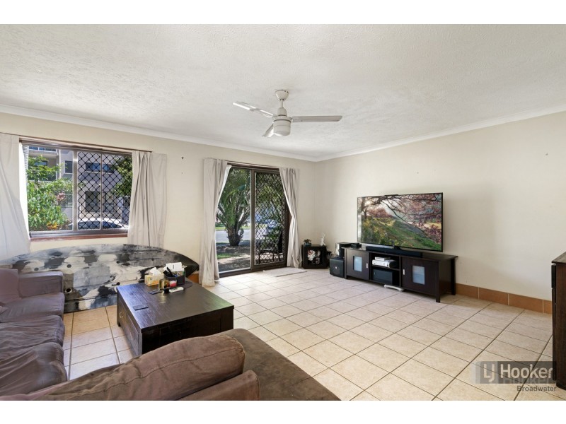 2/9 Bradford Street, Labrador QLD 4215