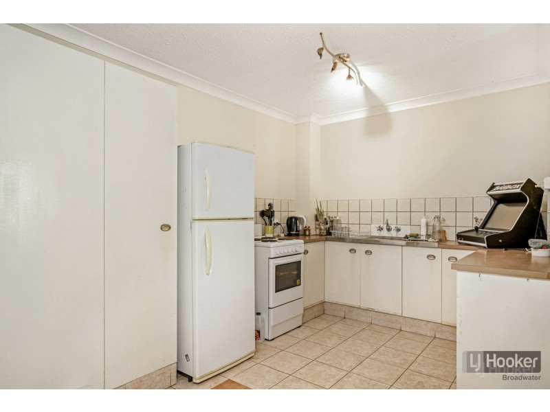 2/9 Bradford Street, Labrador QLD 4215