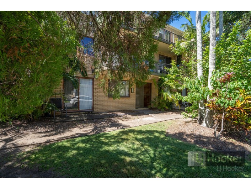 2/9 Bradford Street, Labrador QLD 4215