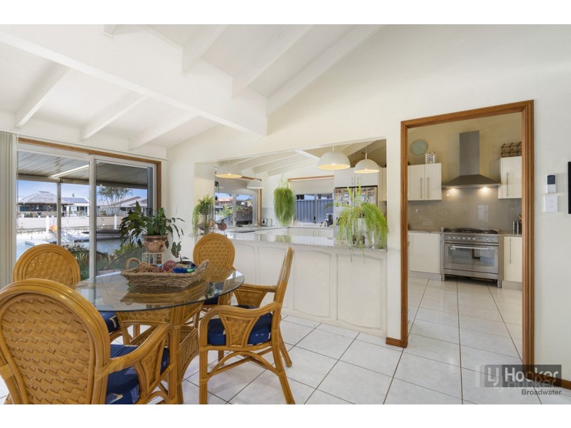 62 Oxley Drive, Paradise Point QLD 4216