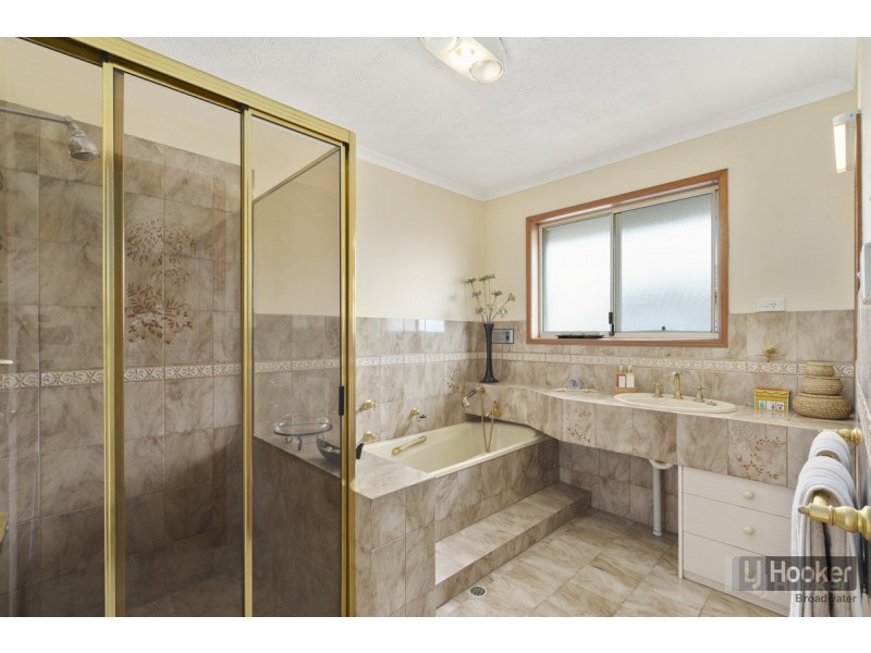 62 Oxley Drive, Paradise Point QLD 4216