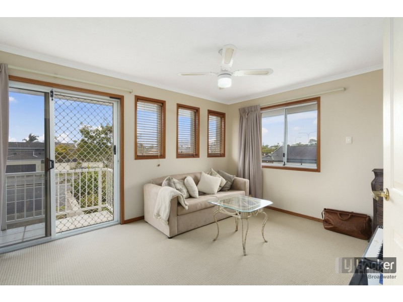 62 Oxley Drive, Paradise Point QLD 4216