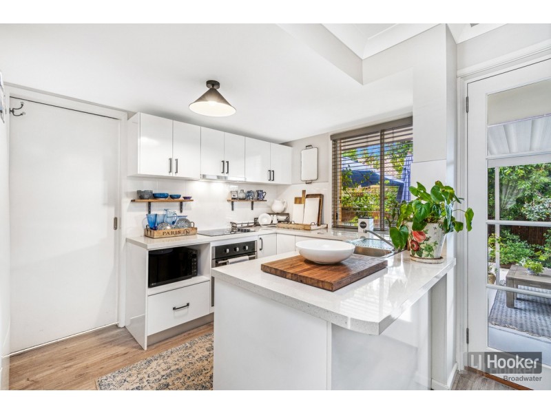 8/62-66 Brown Street, Labrador QLD 4215