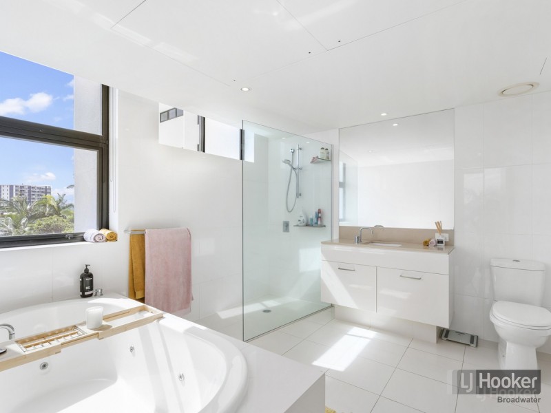 305/230 Marine Parade, Labrador QLD 4215