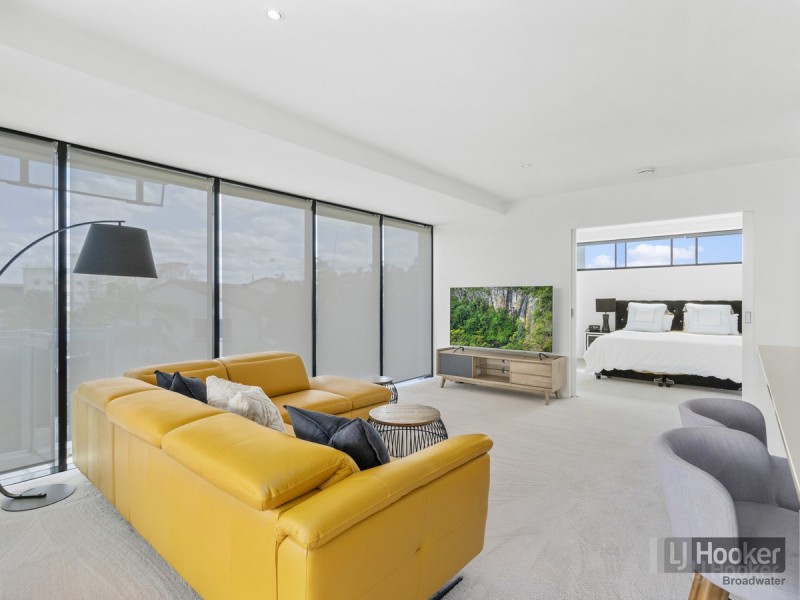 305/230 Marine Parade, Labrador QLD 4215