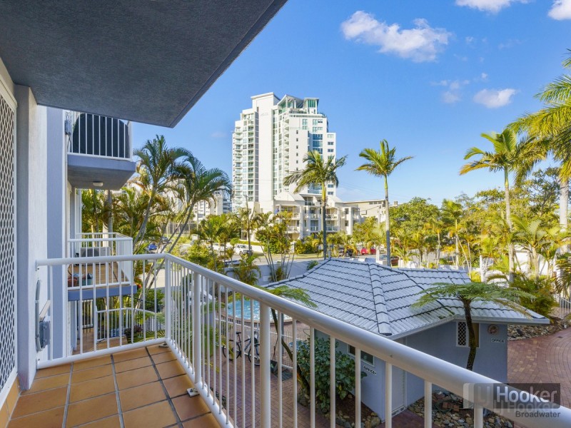 10/12 Whiting Street, Labrador QLD 4215