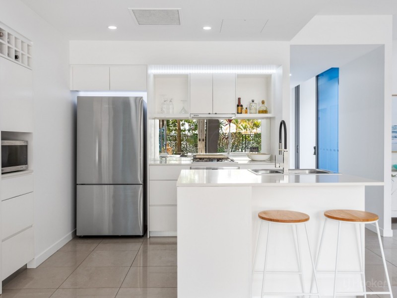2002/438 Marine Parade, Biggera Waters QLD 4216