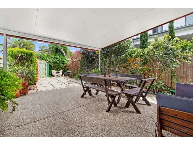 2/8 Rosalind Avenue, Paradise Point QLD 4216