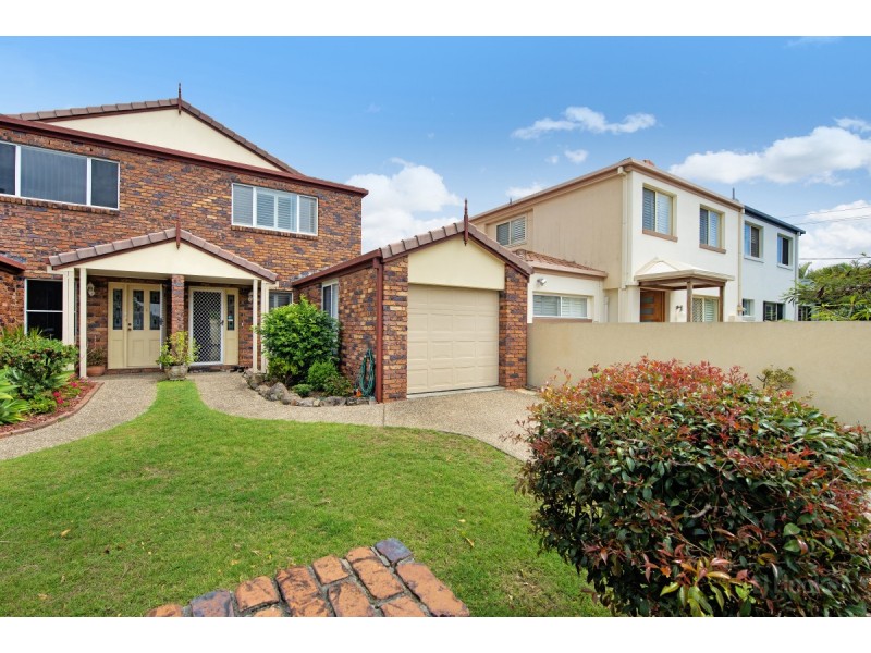 2/8 Rosalind Avenue, Paradise Point QLD 4216