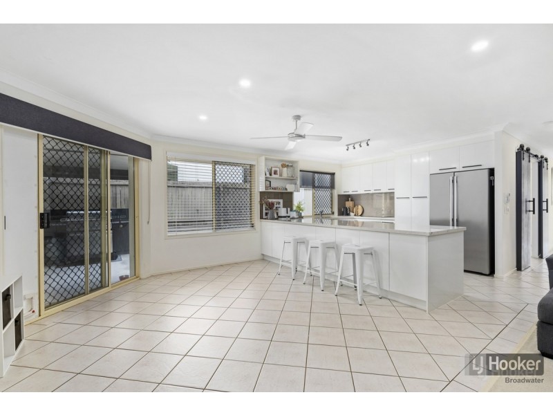 2/4 Joshua Close, Arundel QLD 4214