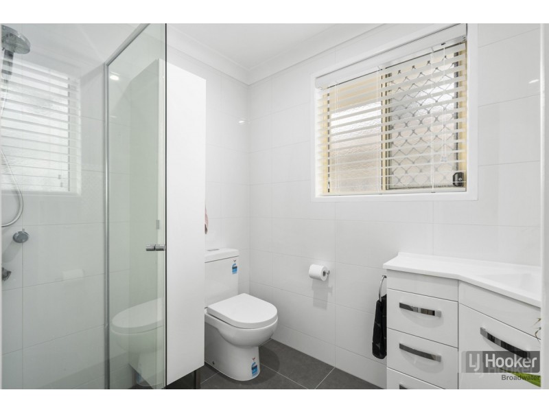 2/4 Joshua Close, Arundel QLD 4214