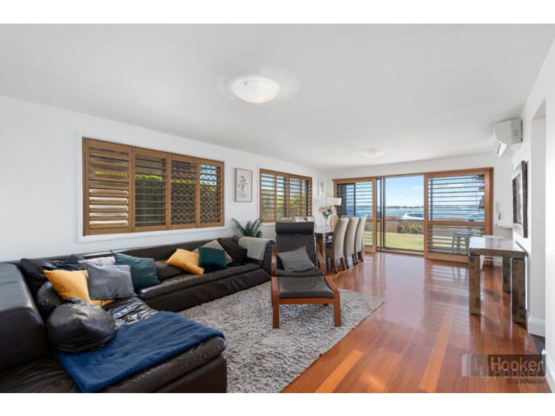 1/250 Marine Parade, Labrador QLD 4215