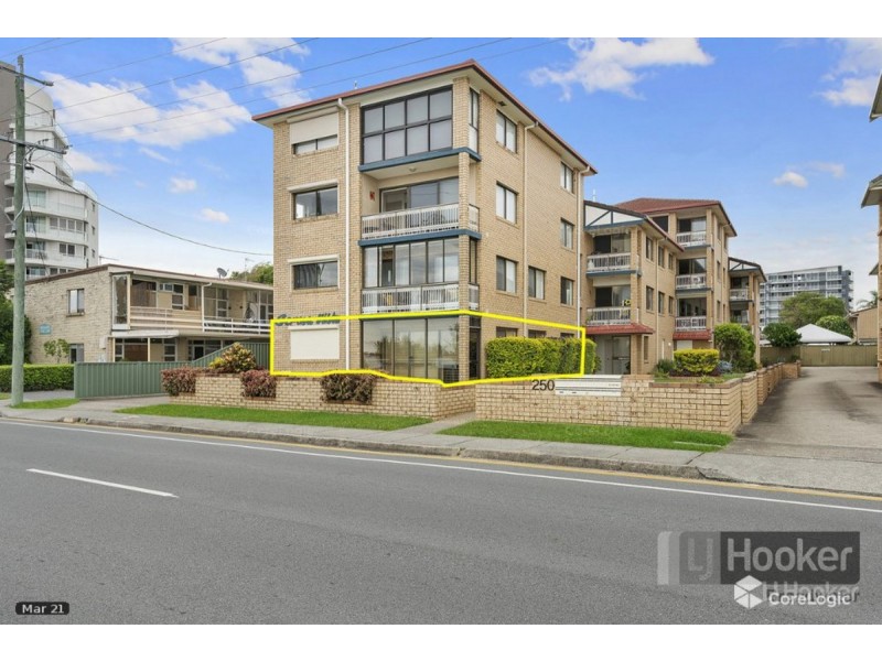 1/250 Marine Parade, Labrador QLD 4215