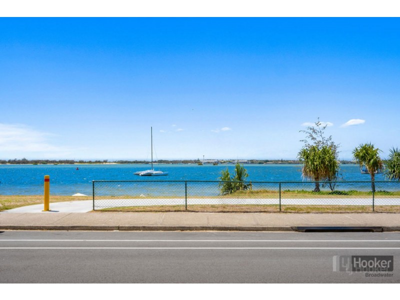 1/250 Marine Parade, Labrador QLD 4215
