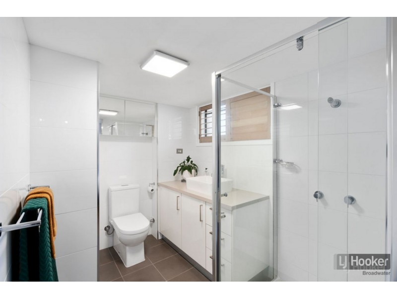 1/250 Marine Parade, Labrador QLD 4215