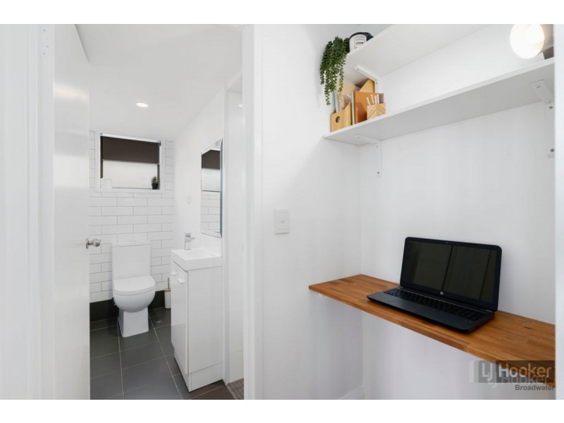 1/250 Marine Parade, Labrador QLD 4215