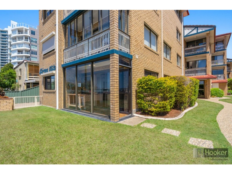 1/250 Marine Parade, Labrador QLD 4215