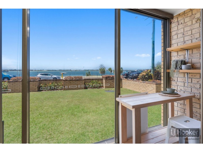 1/250 Marine Parade, Labrador QLD 4215