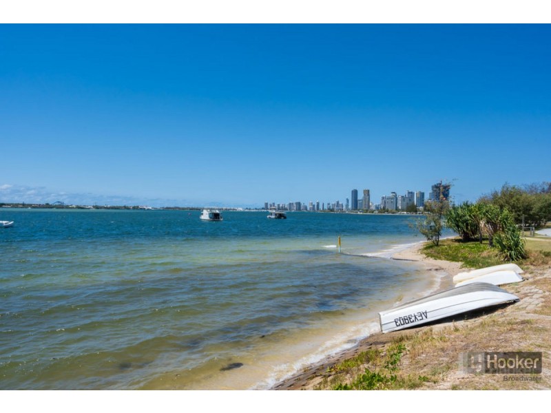 1/250 Marine Parade, Labrador QLD 4215
