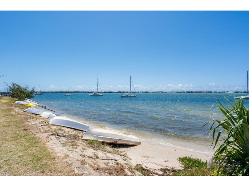 1/250 Marine Parade, Labrador QLD 4215