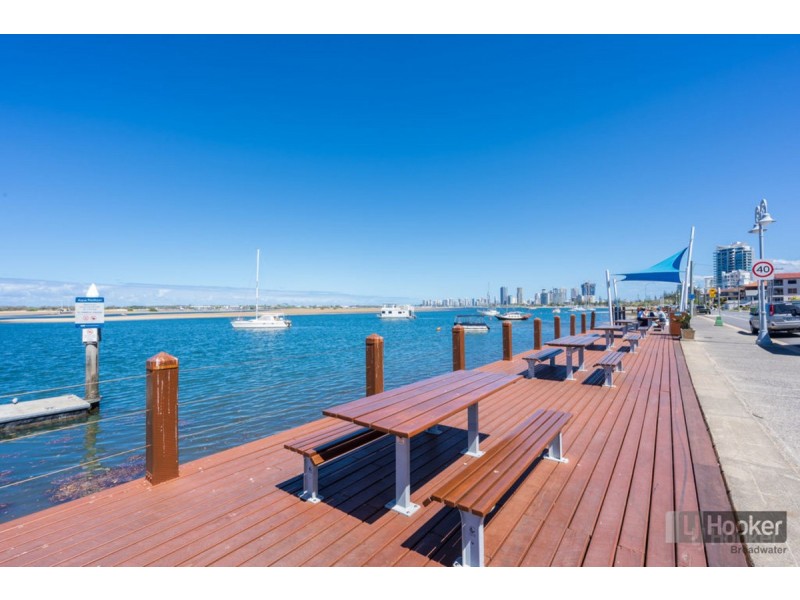 1/250 Marine Parade, Labrador QLD 4215