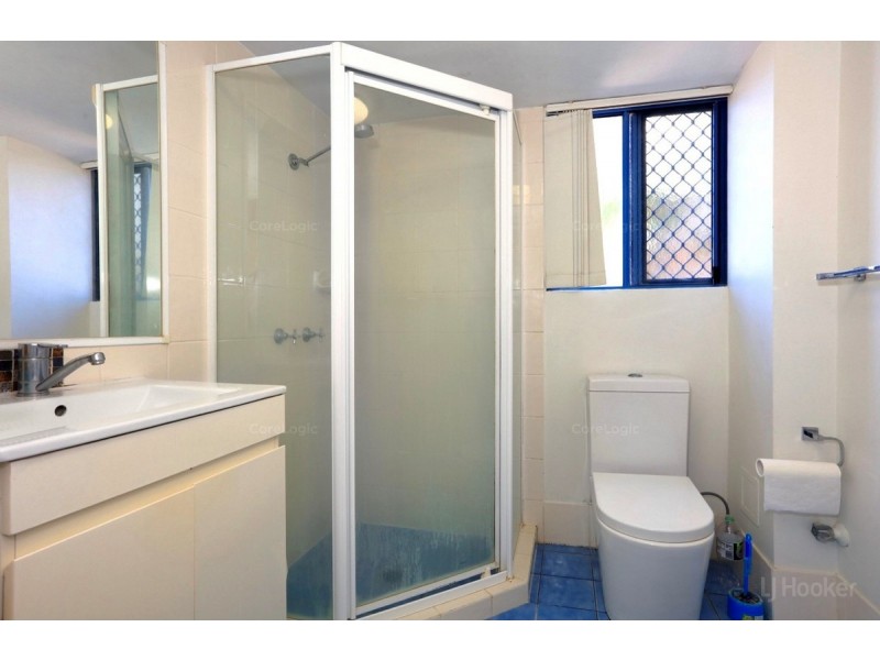 2/103-105 Frank Street, Labrador QLD 4215