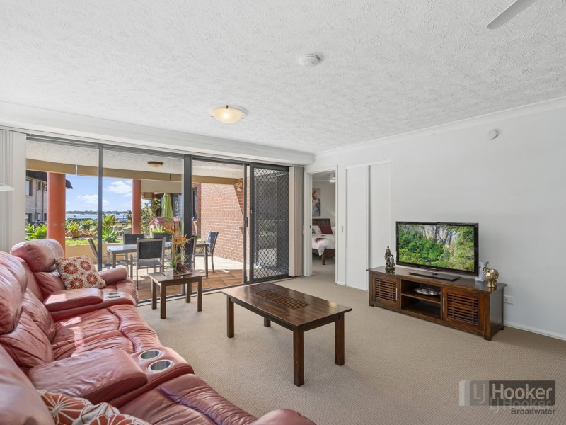 3/274 Marine Parade, Labrador QLD 4215