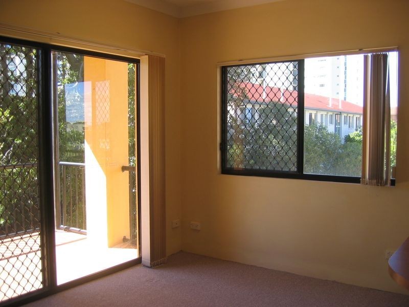 9/143 Frank Street, Labrador QLD 4215