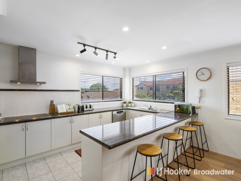 9/250 Marine Parade, Labrador QLD 4215