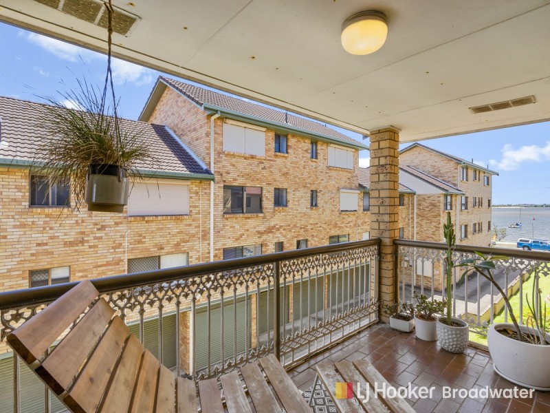 9/250 Marine Parade, Labrador QLD 4215