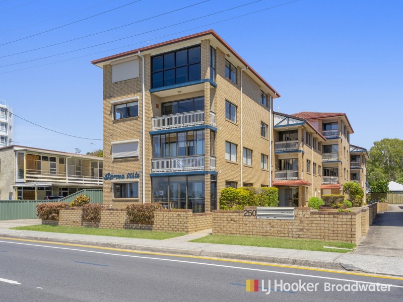 9/250 Marine Parade, Labrador QLD 4215