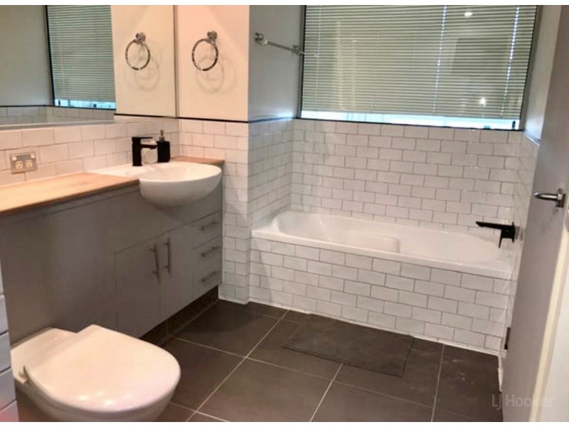 1108/360 Marine Parade, Labrador QLD 4215