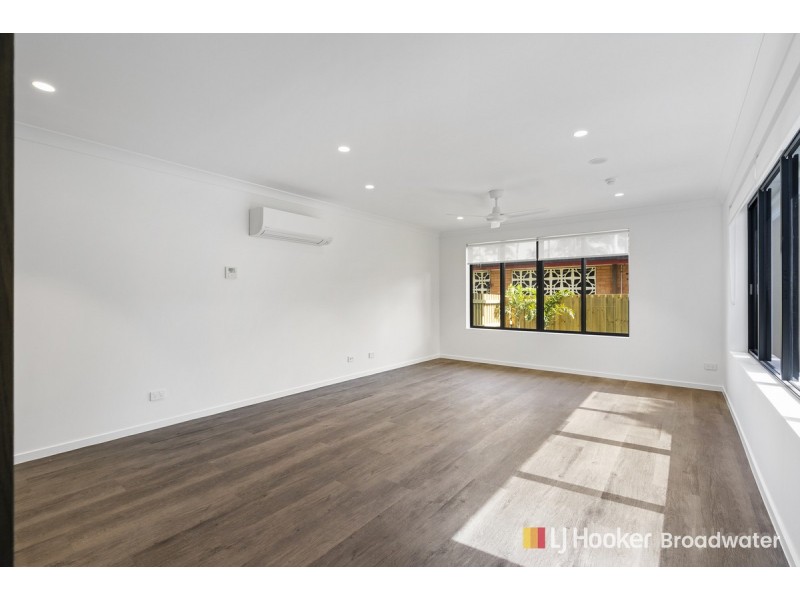 4/10 Central Street, Labrador QLD 4215