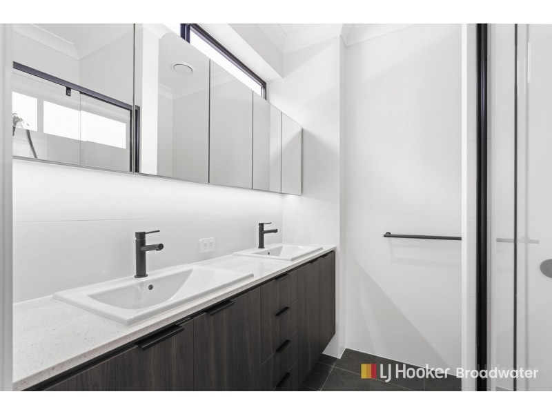 5/10 Central Street, Labrador QLD 4215