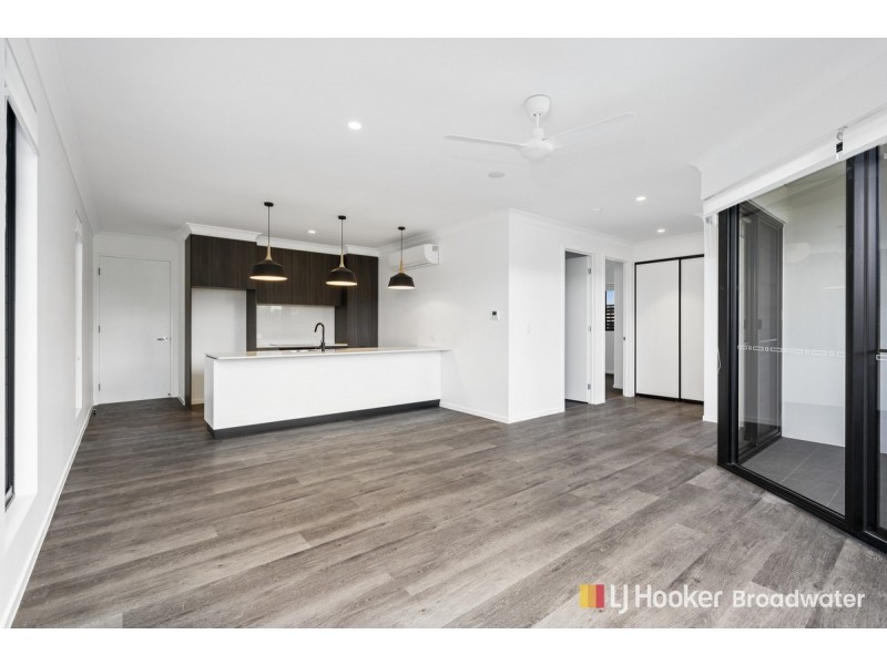8/10 Central Street, Labrador QLD 4215