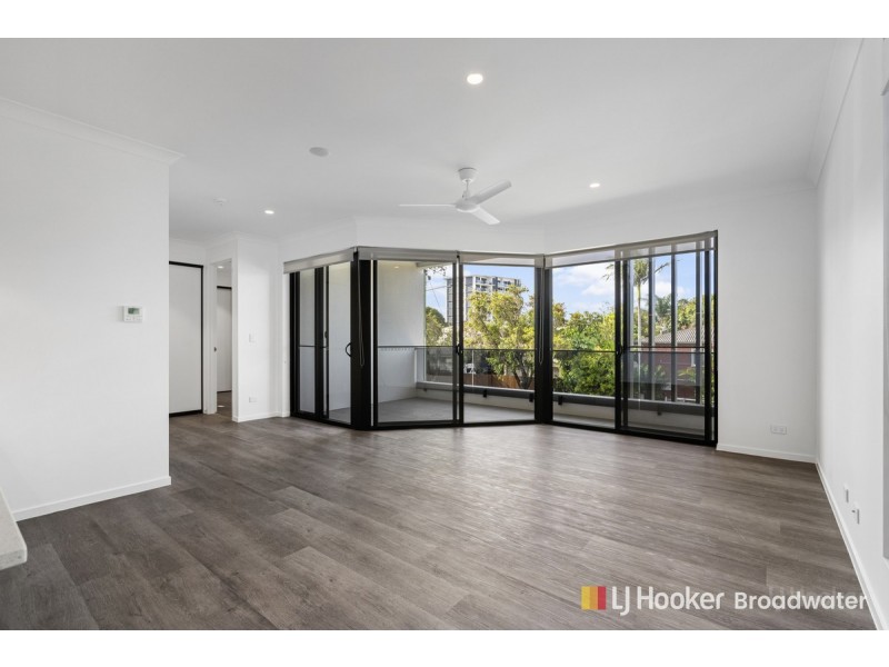 8/10 Central Street, Labrador QLD 4215