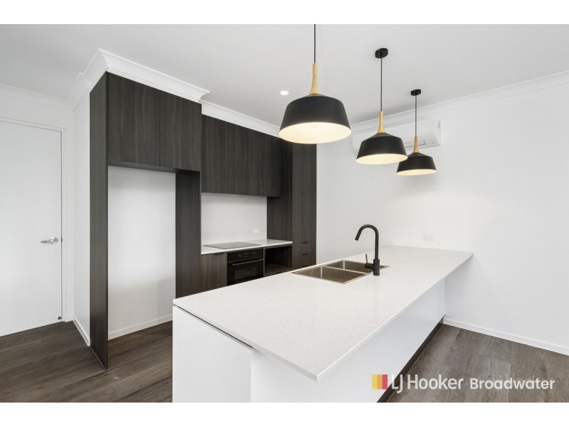 8/10 Central Street, Labrador QLD 4215