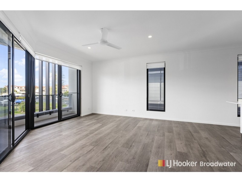 8/10 Central Street, Labrador QLD 4215