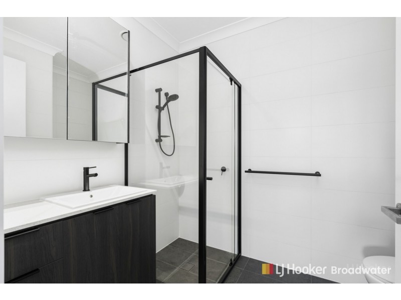 8/10 Central Street, Labrador QLD 4215
