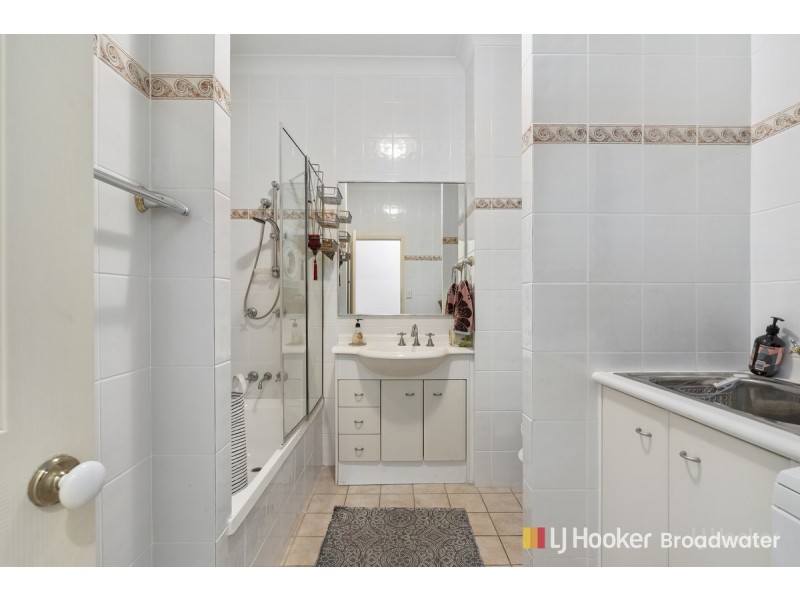 55/88-98 Limetree Parade, Runaway Bay QLD 4216