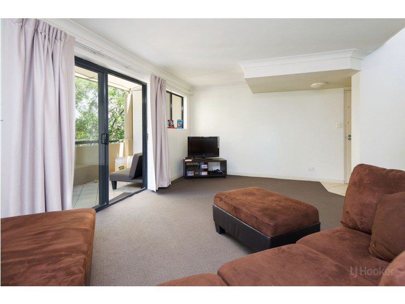 301/392 Marine Parade, Labrador QLD 4215