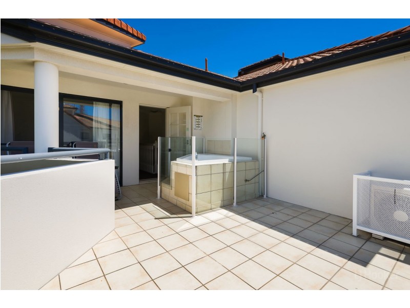 301/392 Marine Parade, Labrador QLD 4215