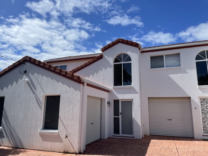 4/6 Clinton Street, Labrador QLD 4215