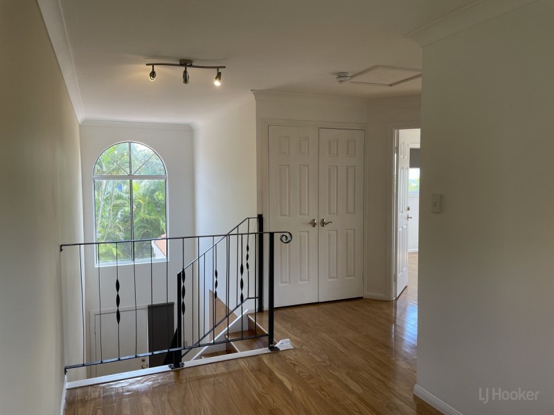 4/6 Clinton Street, Labrador QLD 4215