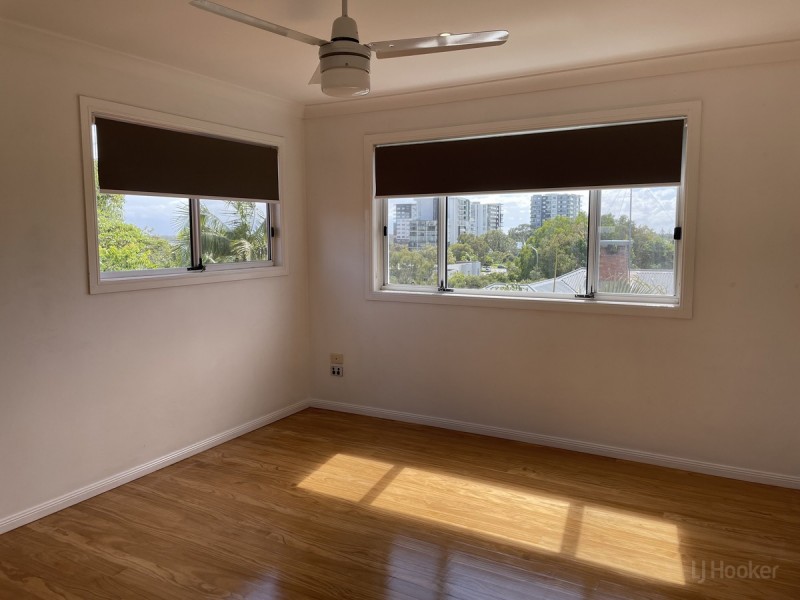 4/6 Clinton Street, Labrador QLD 4215